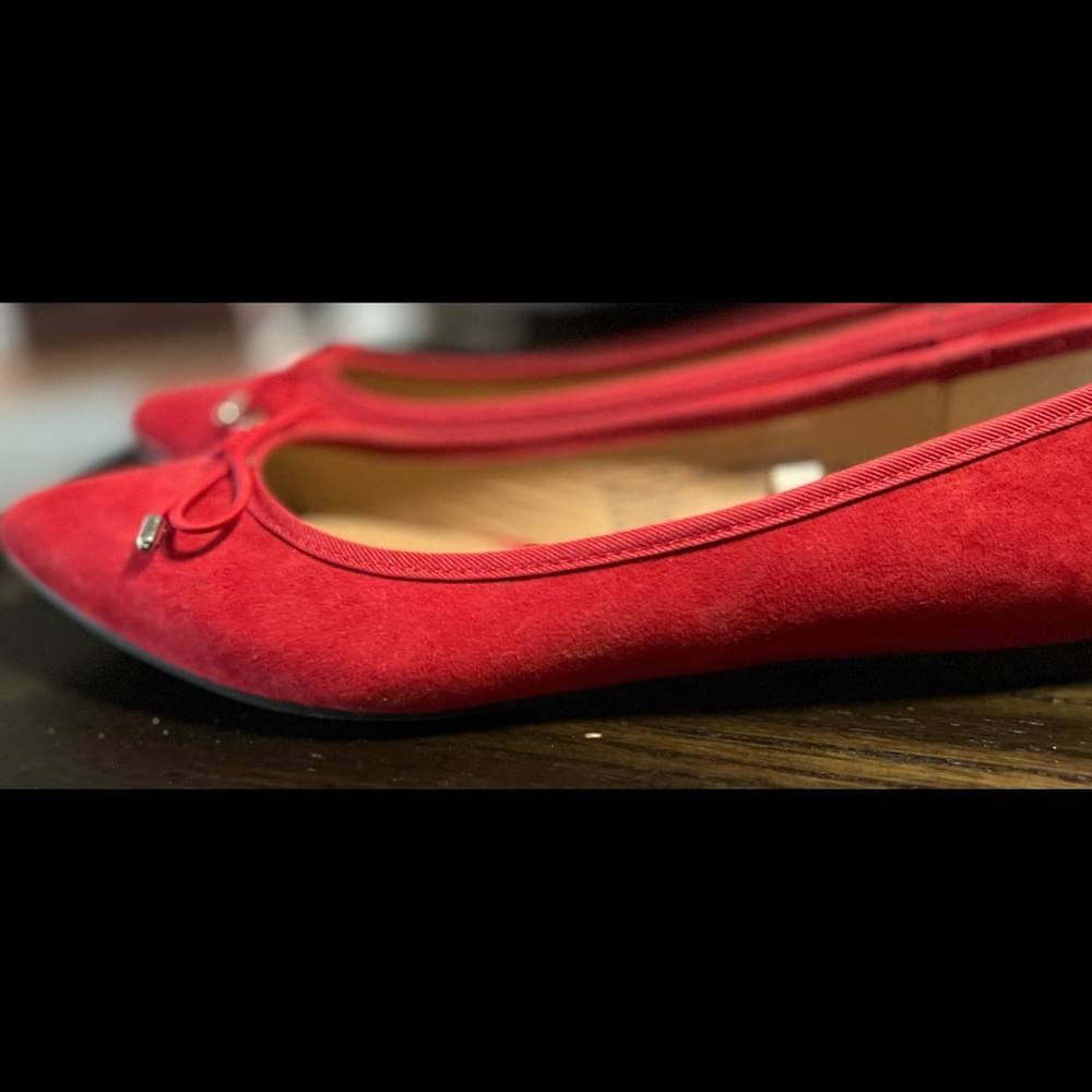 Red Flats - Picture 2 of 6